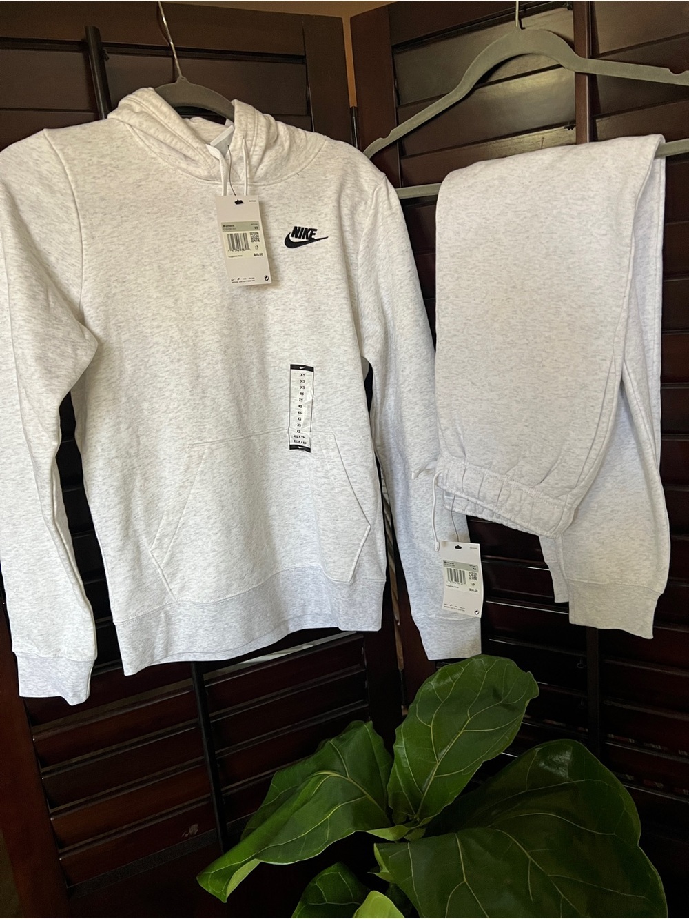 New! Nike Women’s Light Gray Pullover Hoodie & Sweatpants Set